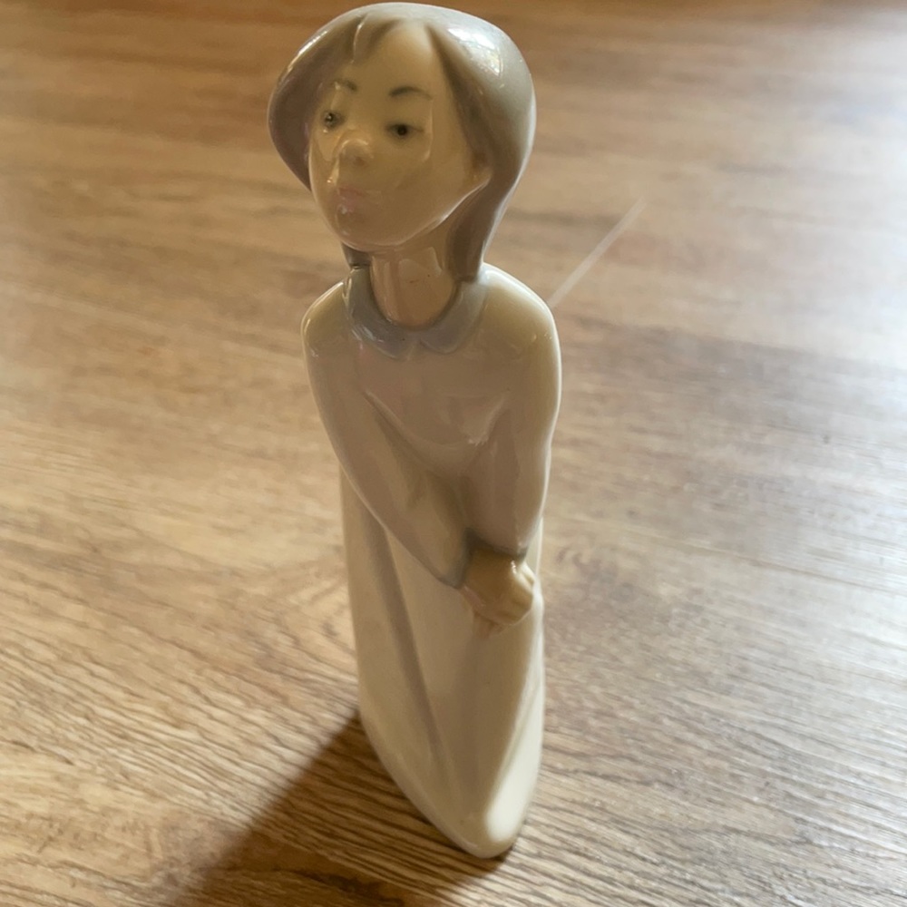 RETIRED LLADRO #4873 Girl Kissing